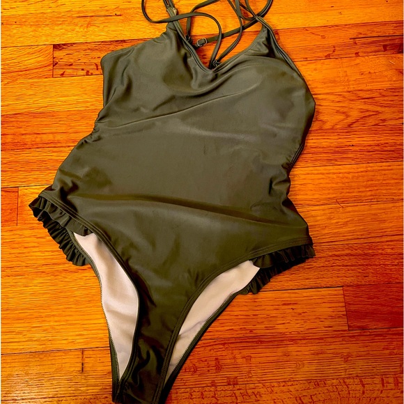 BIKINI LIFE - Picture 2 of 7